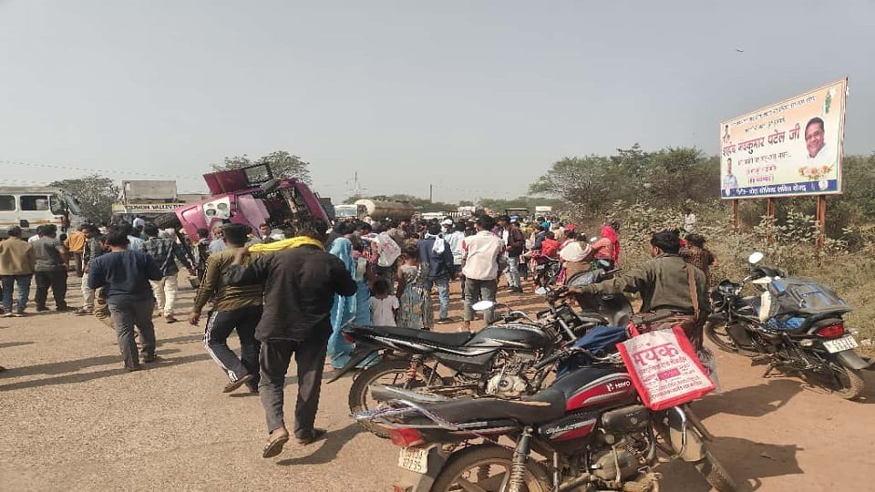 speeding truck hits a bus killing one passenger and injuring several others in Raigarh