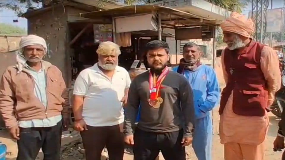 Ish Mahata won bronze medal in State Bench Press Championship