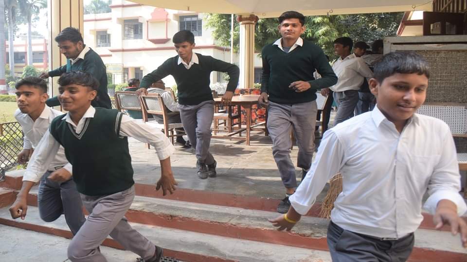 Meerut: Fire breaks out in SD Inter College Sadar, students run away from classes, CCTV system destroyed