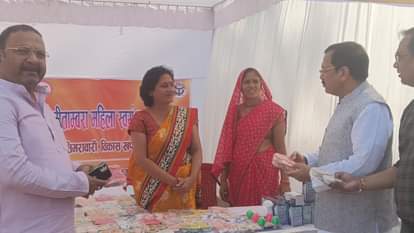 Jhansi: Women of the group are earning thousands daily by making LED bulbs