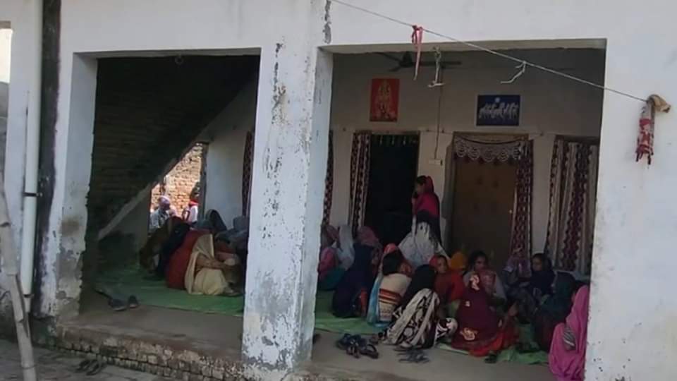 wife suicide by drinking pesticide And husband suicide by jumping in front of a train In Moradabad