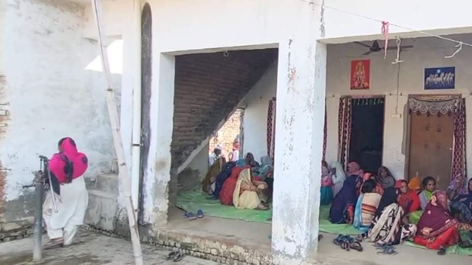 wife suicide by drinking pesticide And husband suicide by jumping in front of a train In Moradabad