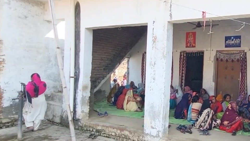 wife suicide by drinking pesticide And husband suicide by jumping in front of a train In Moradabad