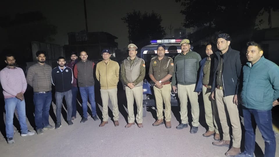 Police arrested five accused in encounter in Agra