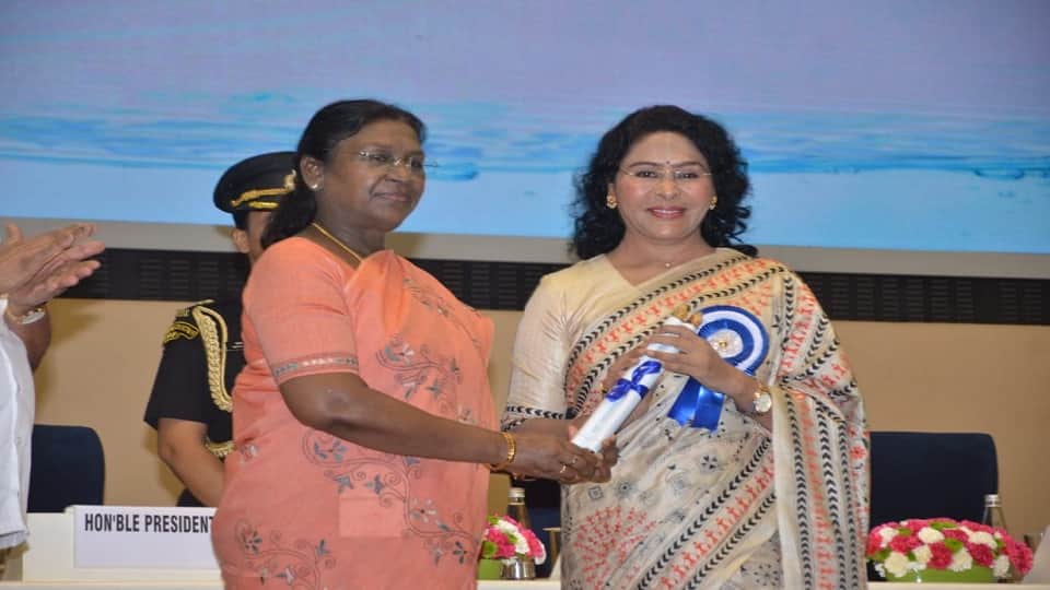 राष्ट्रपति ने जिले को किया सम्मानित