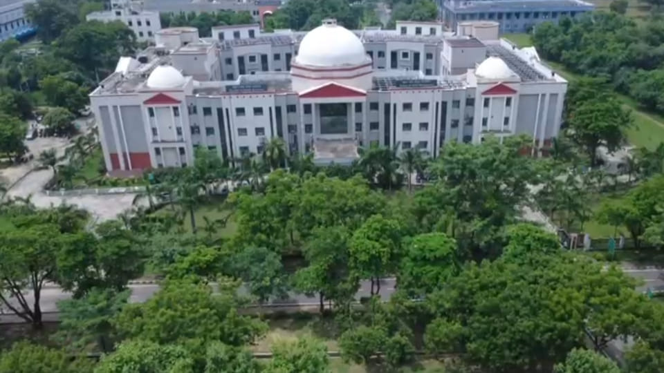 Kanpur: IIT Kanpur drops 65 places in QS Sustainability Rankings, CSJMU shines