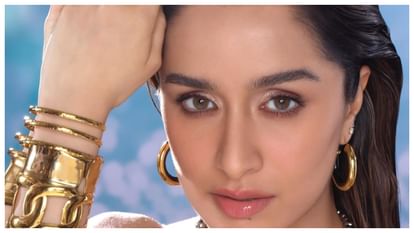 shraddha kapoor share gorgeous look says Yeh photoshop wale maathe ka til kyun nikal dete hain