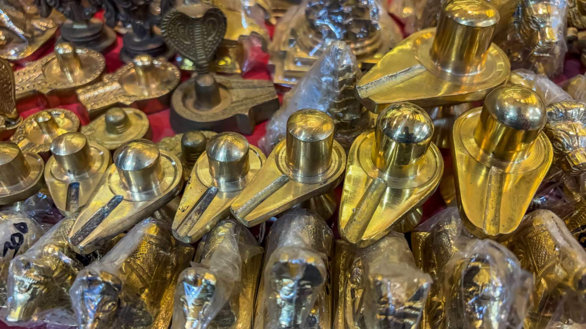 Astro Tips Keeping Shivling at Home Hindu Rituals Five Rules to Follow ghar me shivling rakhne ke niyam