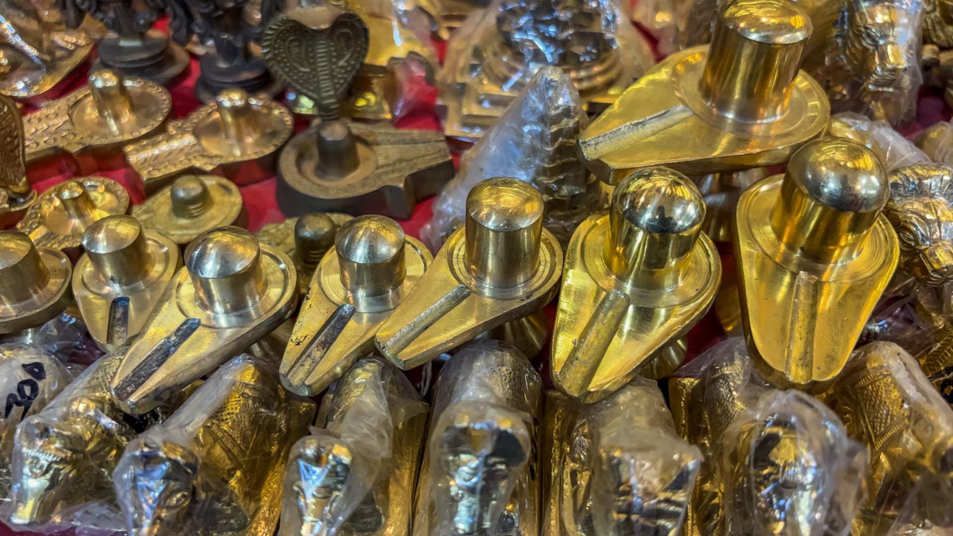 Astro Tips Keeping Shivling at Home Hindu Rituals Five Rules to Follow ghar me shivling rakhne ke niyam