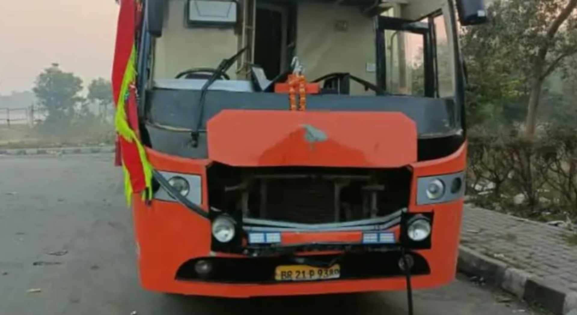 दुर्घटनाग्रस्त बस