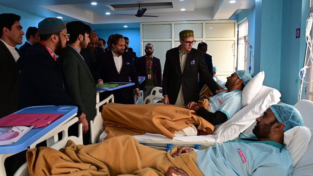 CM Omar Abdullah reaches Ujala Cygnus Hospital, meets Nowgam blast injured