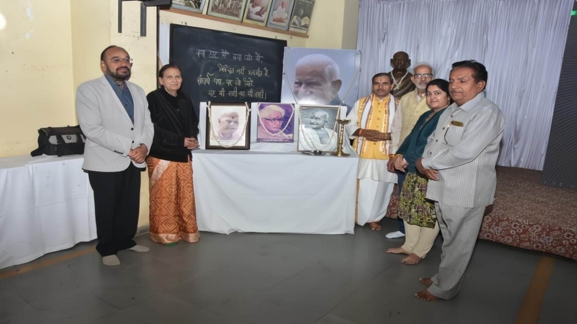 अखिल भारतीय सद्भावना व्याख्यानमाला में उपस्थित सदस्य।