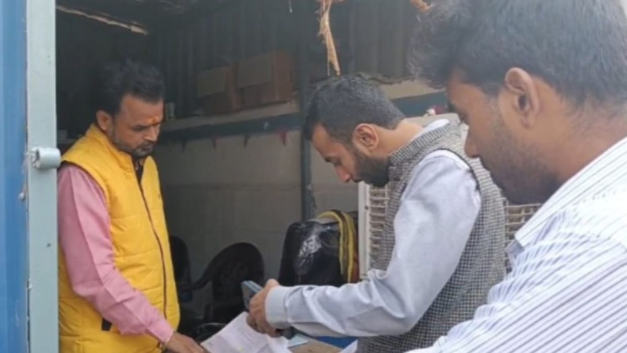 Bihar: SDO conducts surprise inspection at sub divisional hospital several doctors found missing from duty