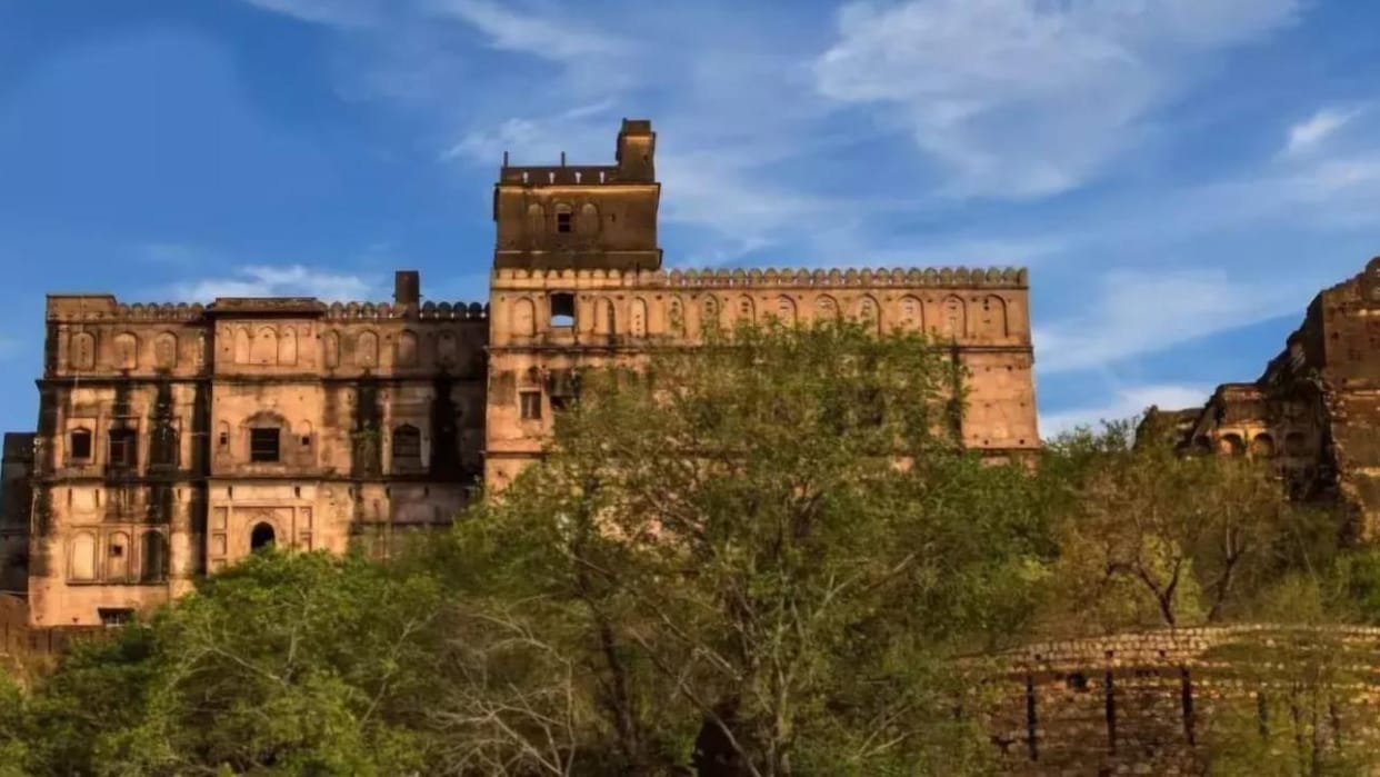 Jhansi: During the queen's rule, thefts were compensated from the treasury.