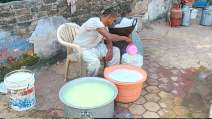 Adulterated cheese is being sold in Gorakhpur. The cheese is supplied only from Khajni and Siddharthnagar.