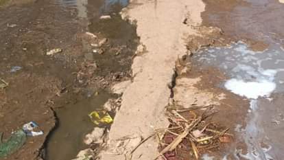 Jhansi: Roads abandoned after digging in this village of Gursarai development block