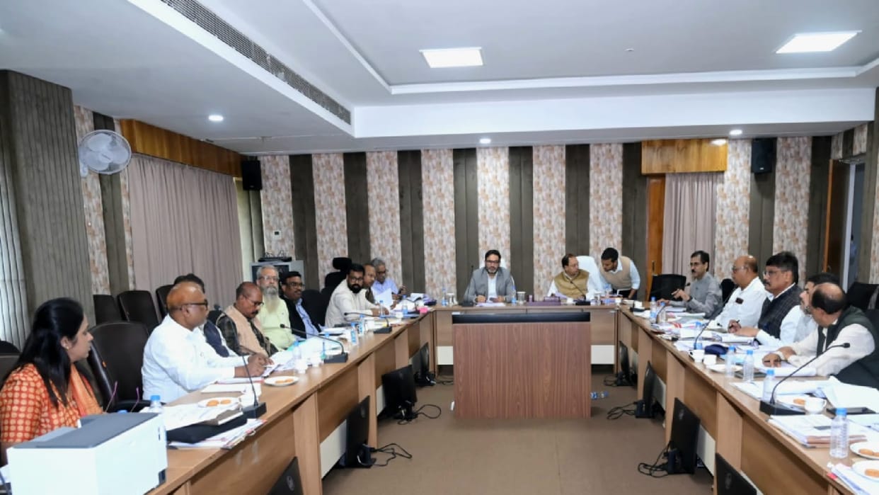 contractors not complete work within stipulated time will be downgraded and terminated in Chhattisgarh