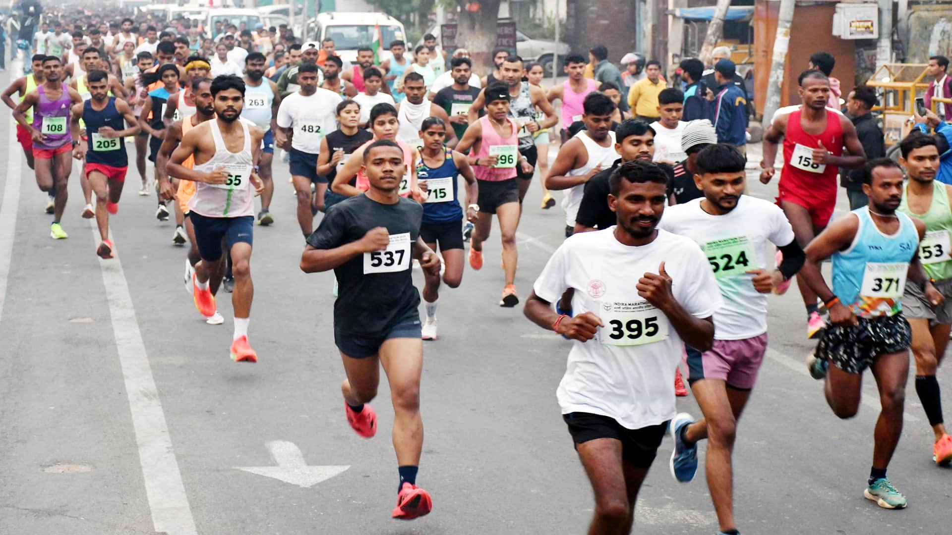 Divisional Commissioner flags off 42-km Indira Marathon