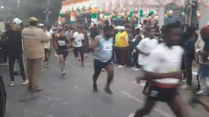 Divisional Commissioner flags off 42-km Indira Marathon