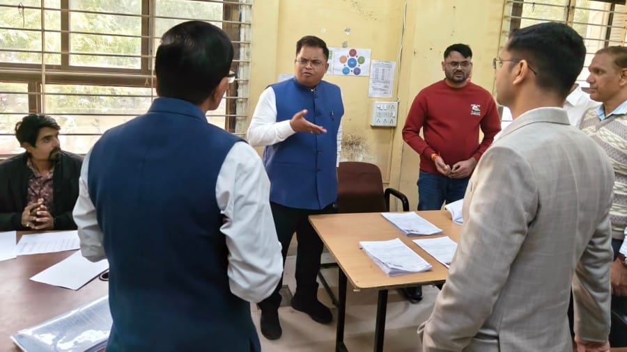 Indore News Collector Shivam Verma inspects SIR voter list revision work due to slow progress