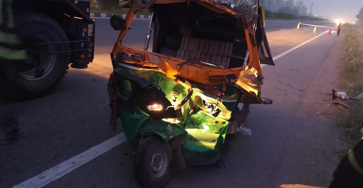 Etawah Auto rams into a poorly parked pickup from behind five injured including the driver