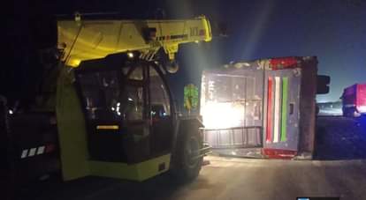 Kannauj Road Accident Bus overturned due to axle breakage on expressway 20 passengers injured