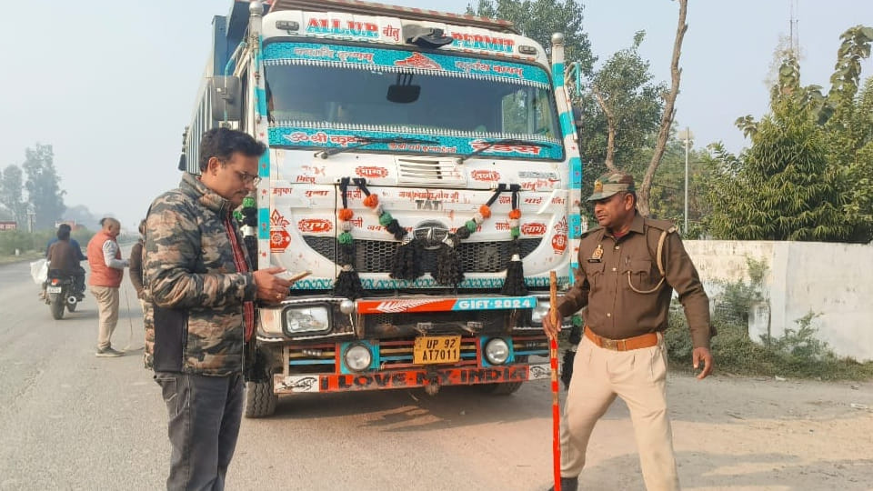 Turmoil mafia in turmoil: 35 overloaded vehicles seized in Jalaun, four seized