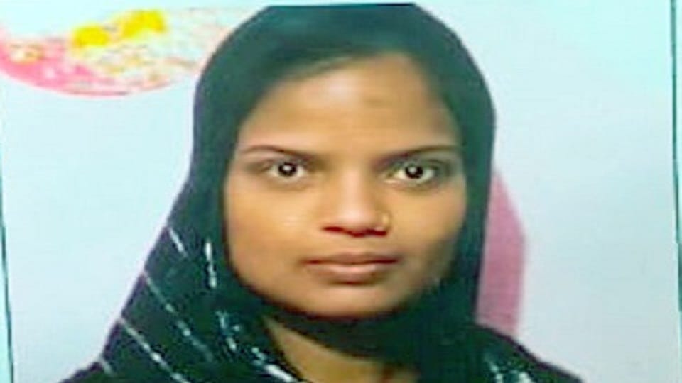 A young woman working in a utensils factory died in an accident