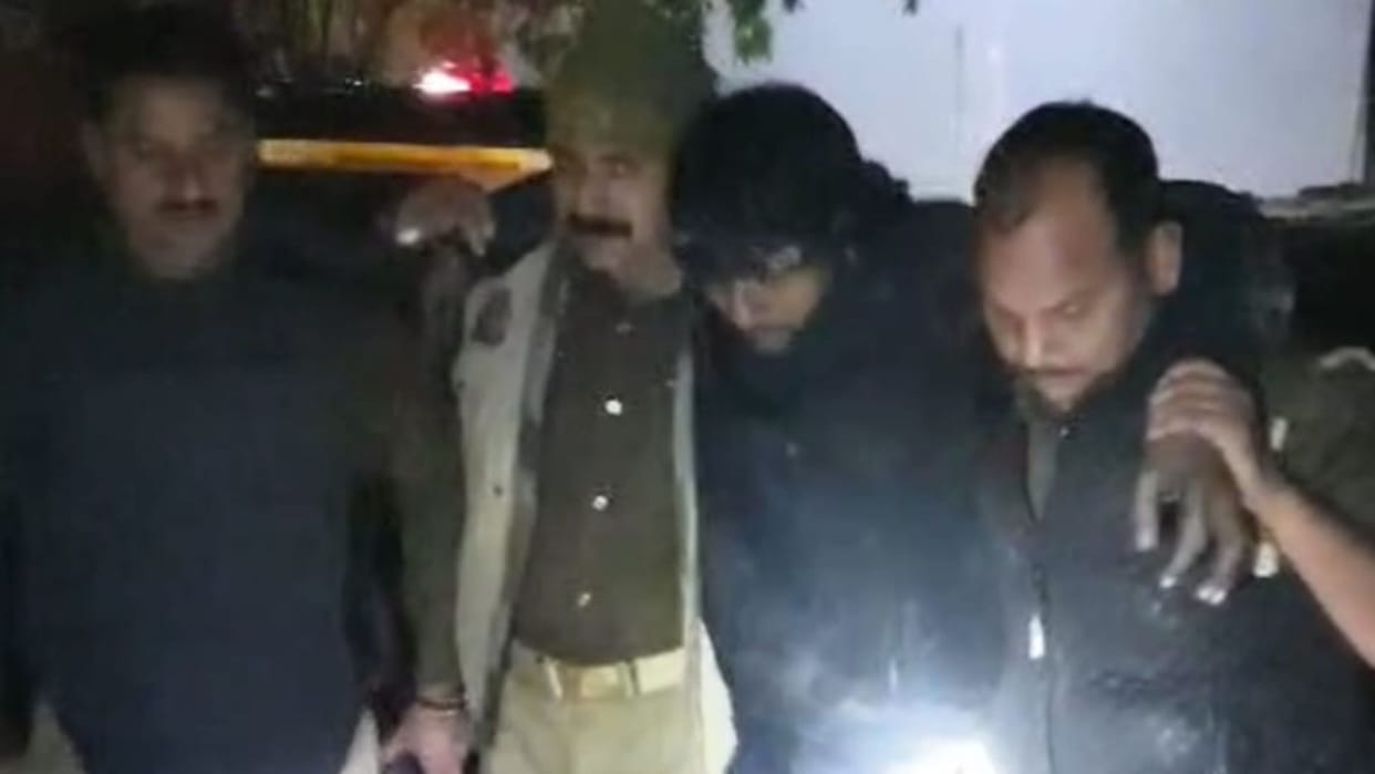 Criminal carrying reward of 25,000 arrested in police encounter in Azamgarh