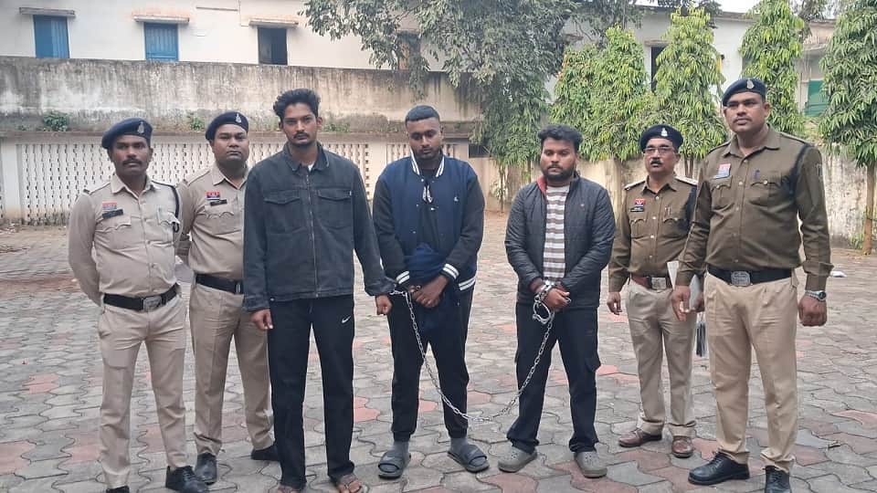 पुलिस की गिरफ्त में आरोपी