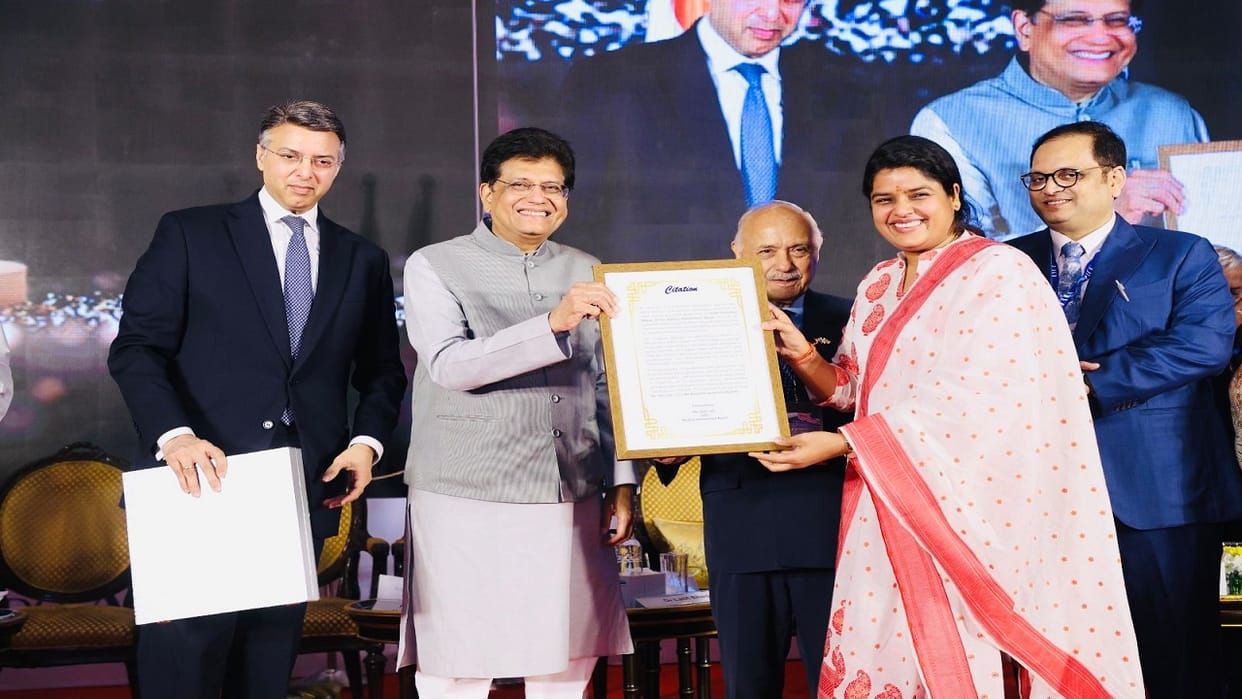 Innovation in Public Service Award to CEO Dr Tanu Jain of Bareilly Cantonment Board