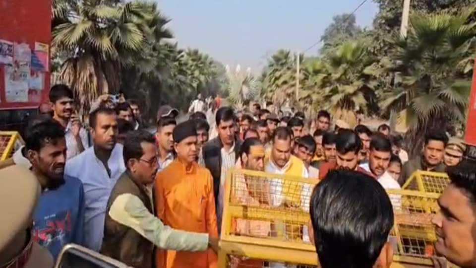 Jama Masjid-Harihar Temple dispute Sambhal: Padyatra announced, Barricades removed, people started gathering