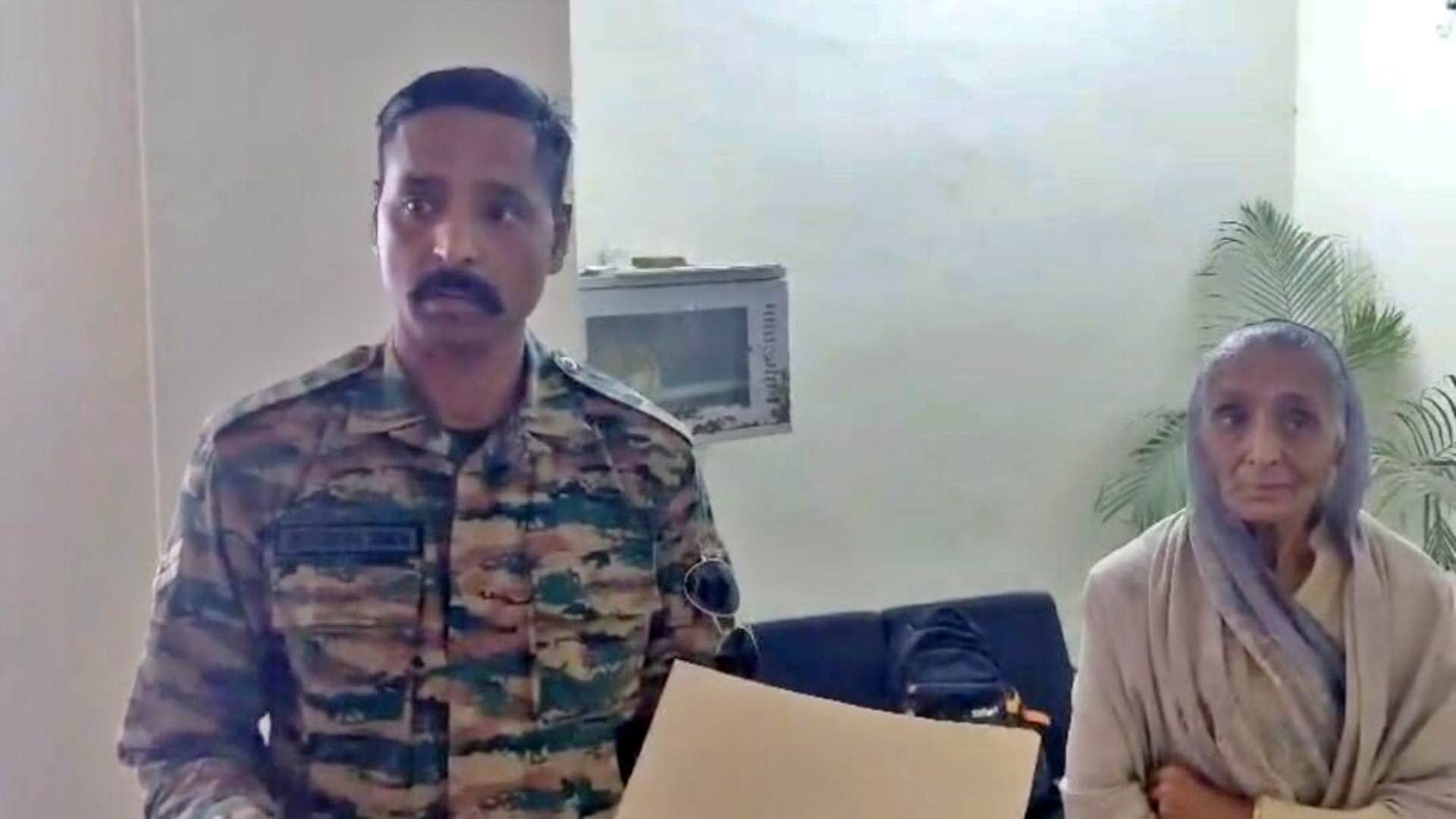 शिकायत करने थाने पहुंचे फौजी देवेंद्र सिंह राजावत।