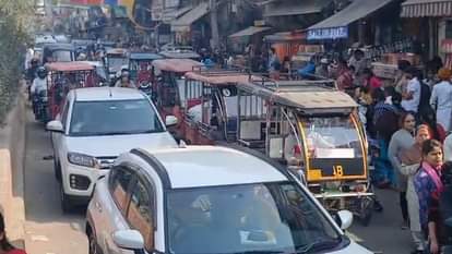 Traffic jams in Ludhiana leave people exhausted in Fieldganj