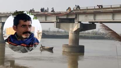 truck loaded with sugarcane sank in the Ramganga river this driver life saved in Shahjahanpur