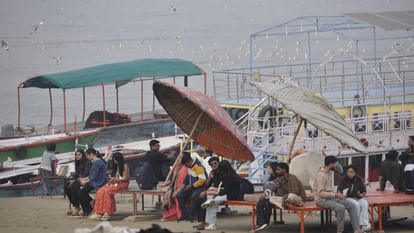 Varanasi Weather: हिमालय से आ रहीं ठंडी हवाएं बंद, धूल व धुएं से बढ़ गया प्रदूषण, कोहरे जैसी स्थितियां तैयार