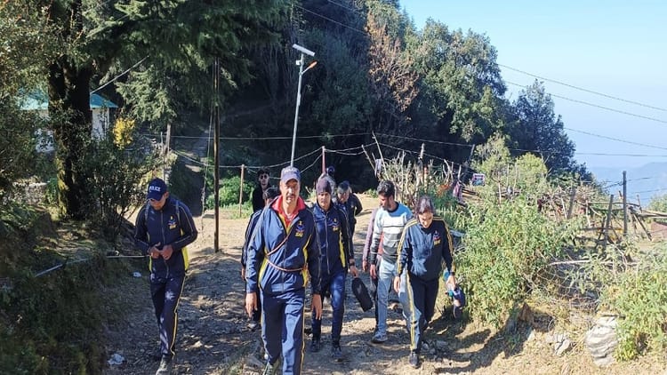 Uttarakhand News: दोस्तों के साथ घूमने गया छात्र चीना पीक में गायब, फोन भी नहीं लग रहा; खोज जारी
