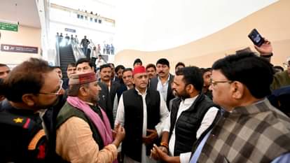 Akhilesh Yadav paid tribute to SP MLA Sudhakar Singh's family.