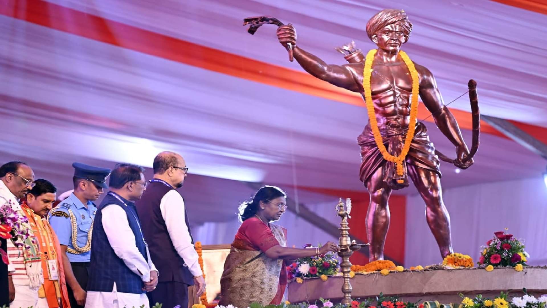 CG: Why are Pando tribe called "President adopted sons"? Basant told President Murmu that story