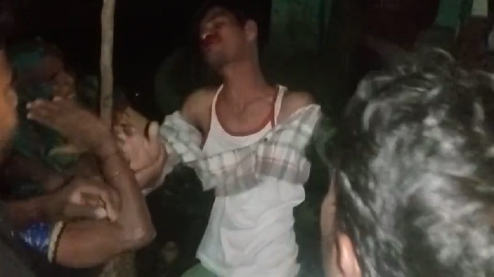 student returning from coaching attacked and miscreants fled leaving him dead