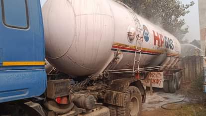 Ghaziabad News LPG gas capsule tanker catches fire