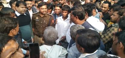 Lineman Electrocuted After Power Restored Without Sit-Down Staff Flee from Substation