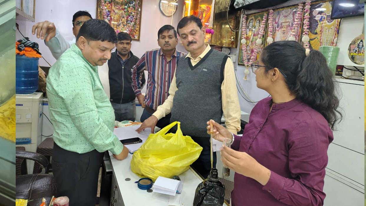 Refined oil was being sold in the name of cream in Khoamandi, Gorakhpur; 144 kg of goods were seized.