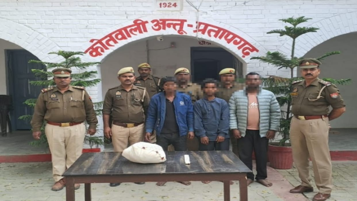 Was demanding death penalty for father's murderer, had committed suicide himself, knife recovered