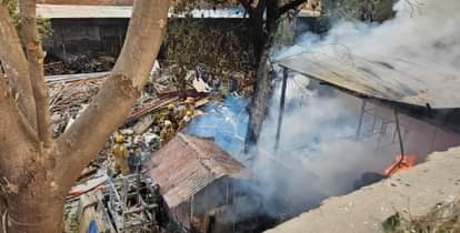 Kanpur massive fire broke out in warehouse of construction company eight fire engines brought it under control