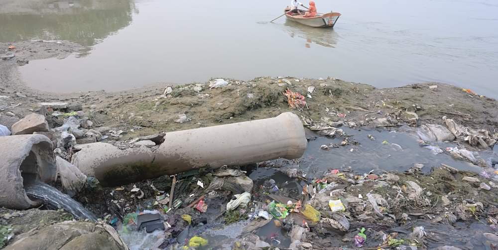 Kanpur 53 million liters of dirty water has been flowing into the Ganges every day for two months