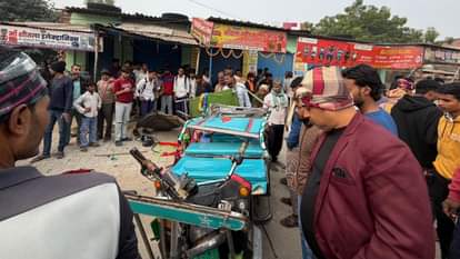 Major road accident in Mau three killed and seven injured after Roadways bus hits e-rickshaw