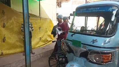 A pregnant woman gave birth to a child in an auto-rickshaw on the way to Korba