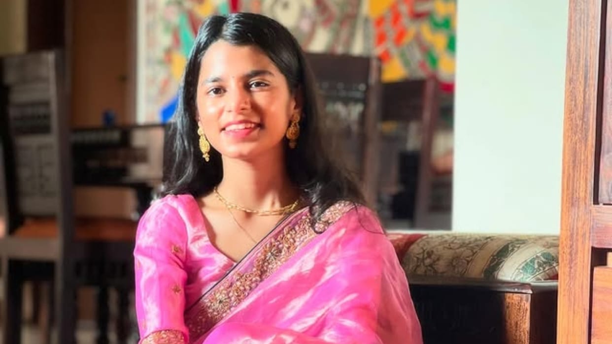 Maithili Thakur Attend Chief Minister Nitish Kumar Oath Ceremony