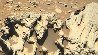 Unnatural Rock Formation Found on Mars by NASA, Sparks Alien Origin Speculation